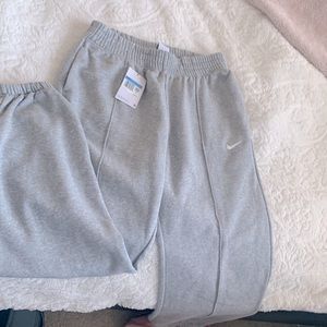 grey nike joggers size medium